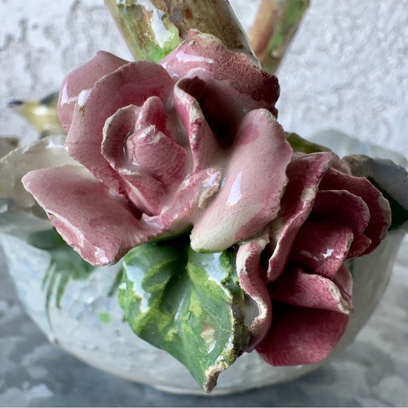 Vintage Mid-century Italian Capodimonte Style Porcelain Basket w/ Roses & Bird - Picture 9 of 12